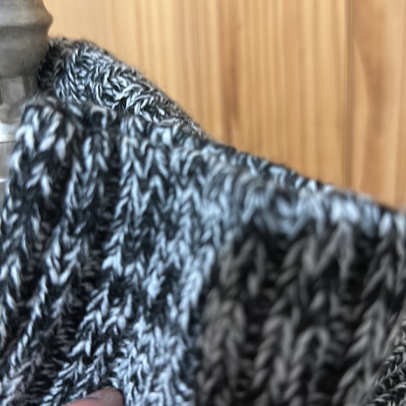 QUICKSILVER BUTTON DOWN SMALL BLK & WHT CARDIGAN NWT - Picture 5 of 14